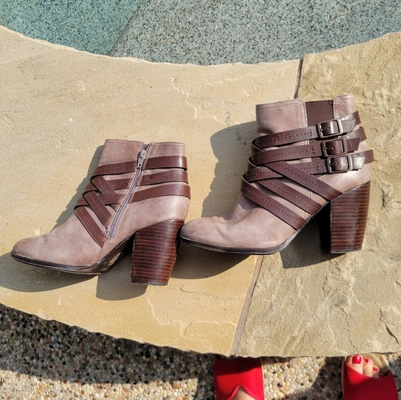 Sofft ARMINDA BOOTIE  Strappy Ankle Bootie  Leather Block heel  9M - Picture 8 of 11